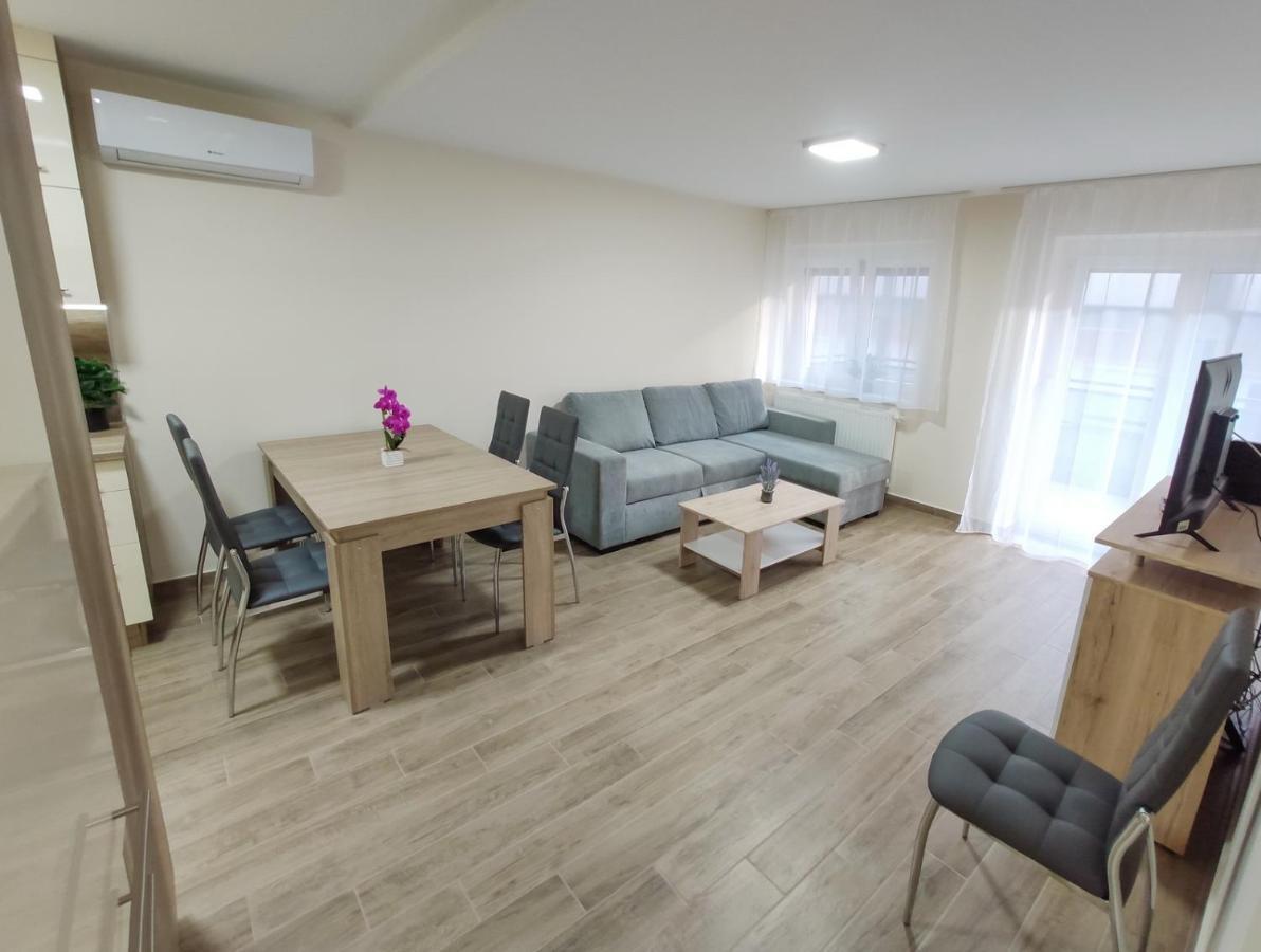 Trika Apartman ชาร์วาร์ ภายนอก รูปภาพ
