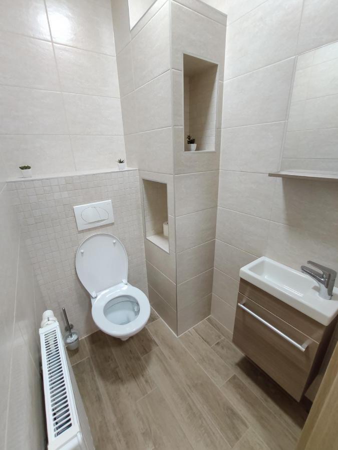 Trika Apartman ชาร์วาร์ ภายนอก รูปภาพ