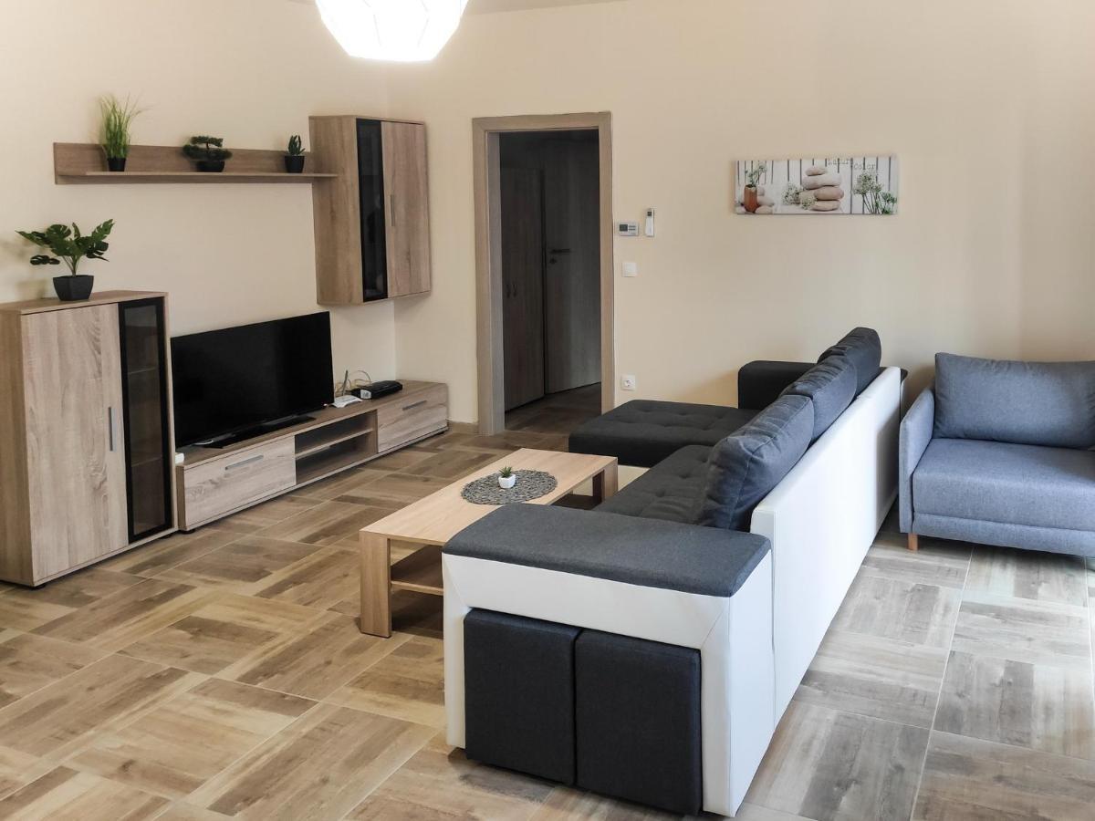 Trika Apartman ชาร์วาร์ ภายนอก รูปภาพ