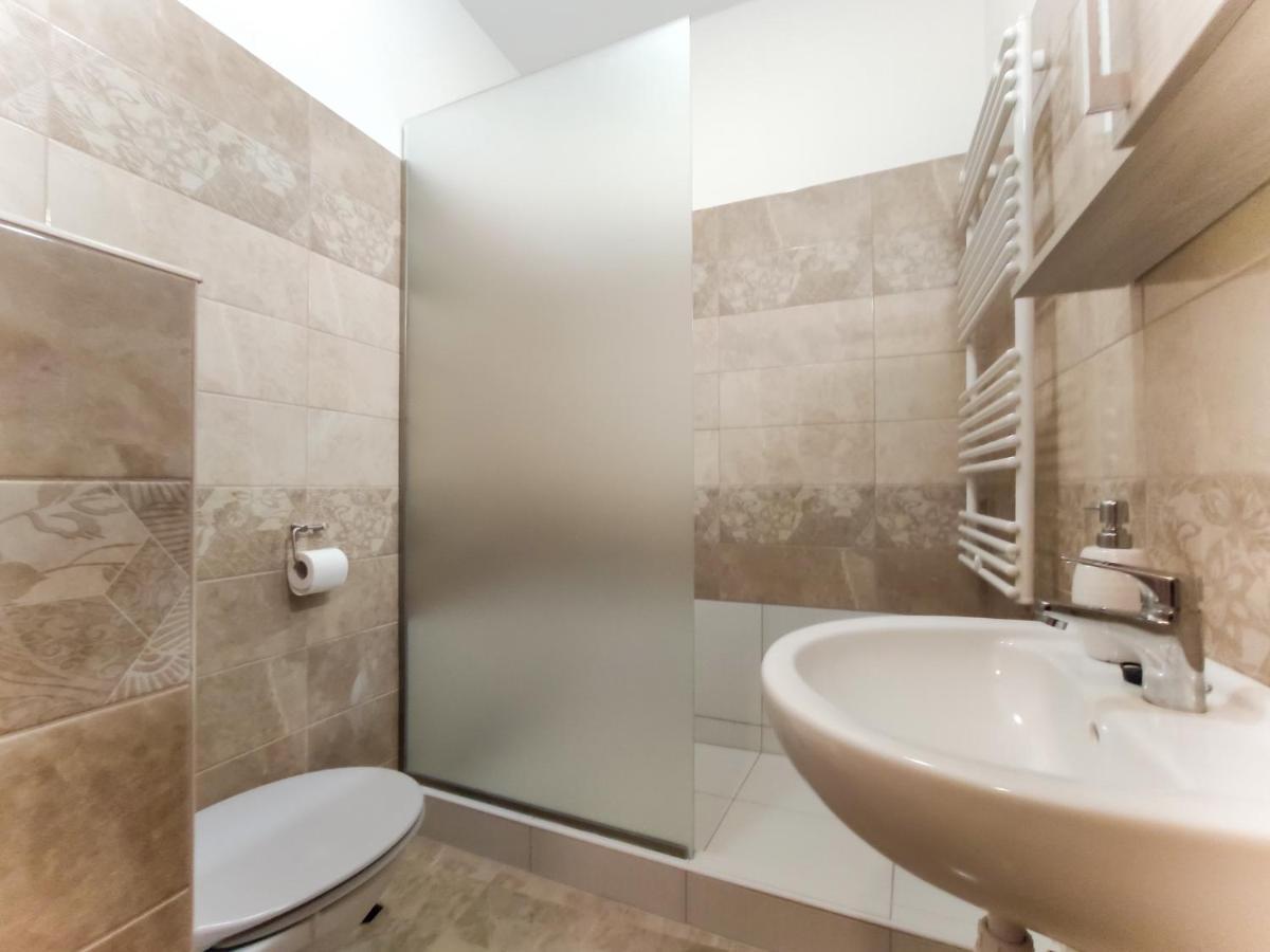Trika Apartman ชาร์วาร์ ภายนอก รูปภาพ
