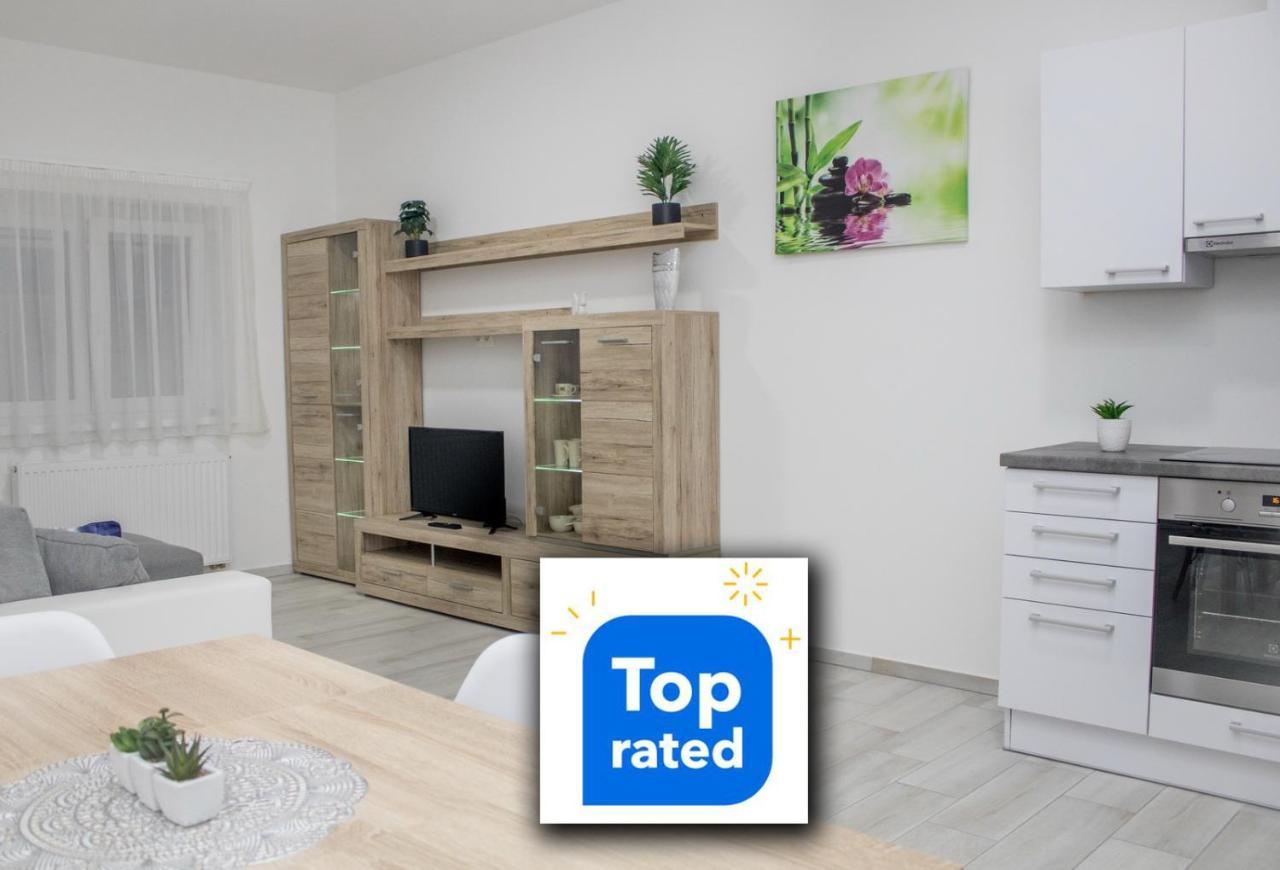 Trika Apartman ชาร์วาร์ ภายนอก รูปภาพ