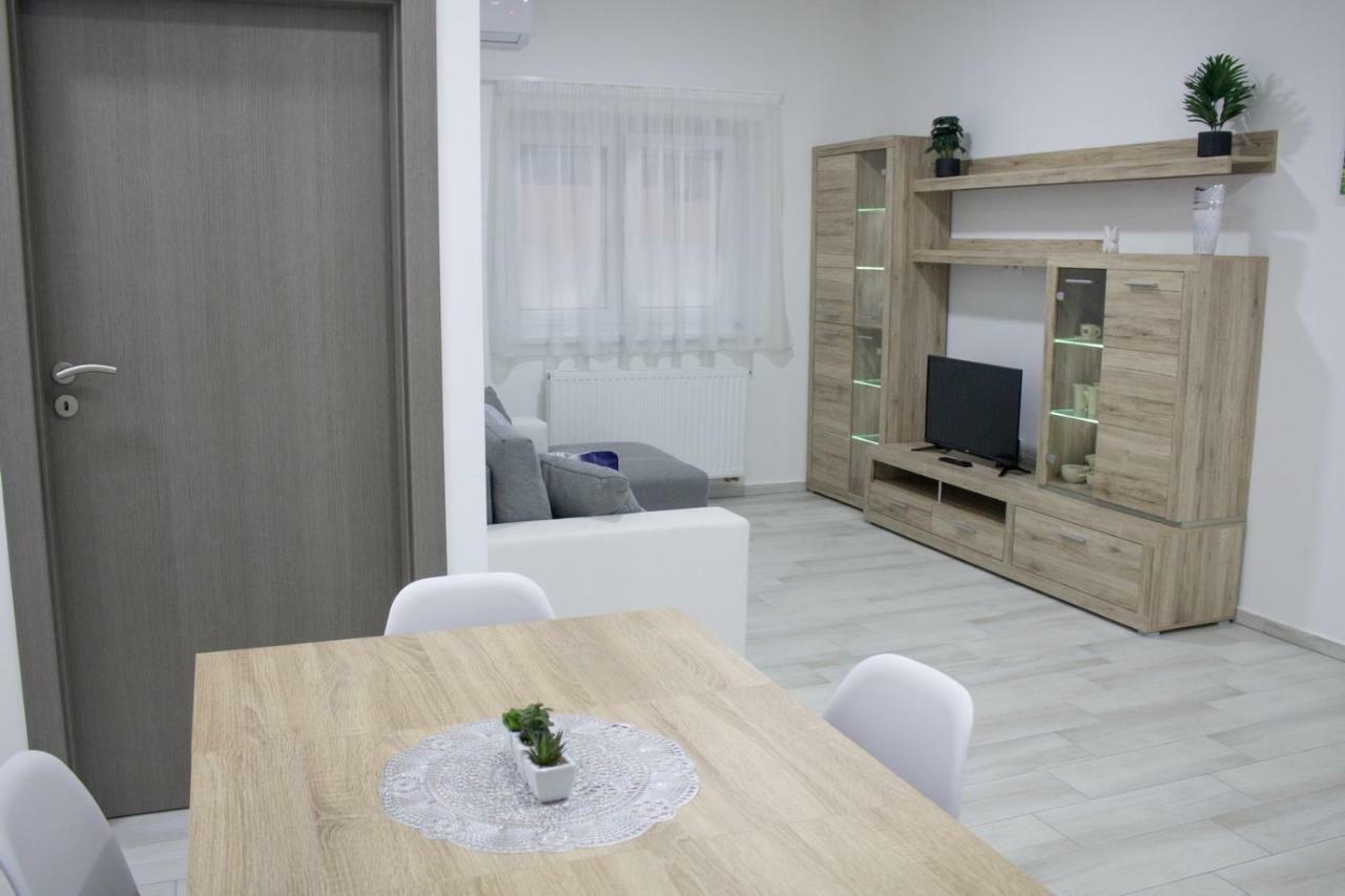 Trika Apartman ชาร์วาร์ ภายนอก รูปภาพ